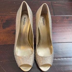 Low heel gold glitter heel with rhinestones, size 9